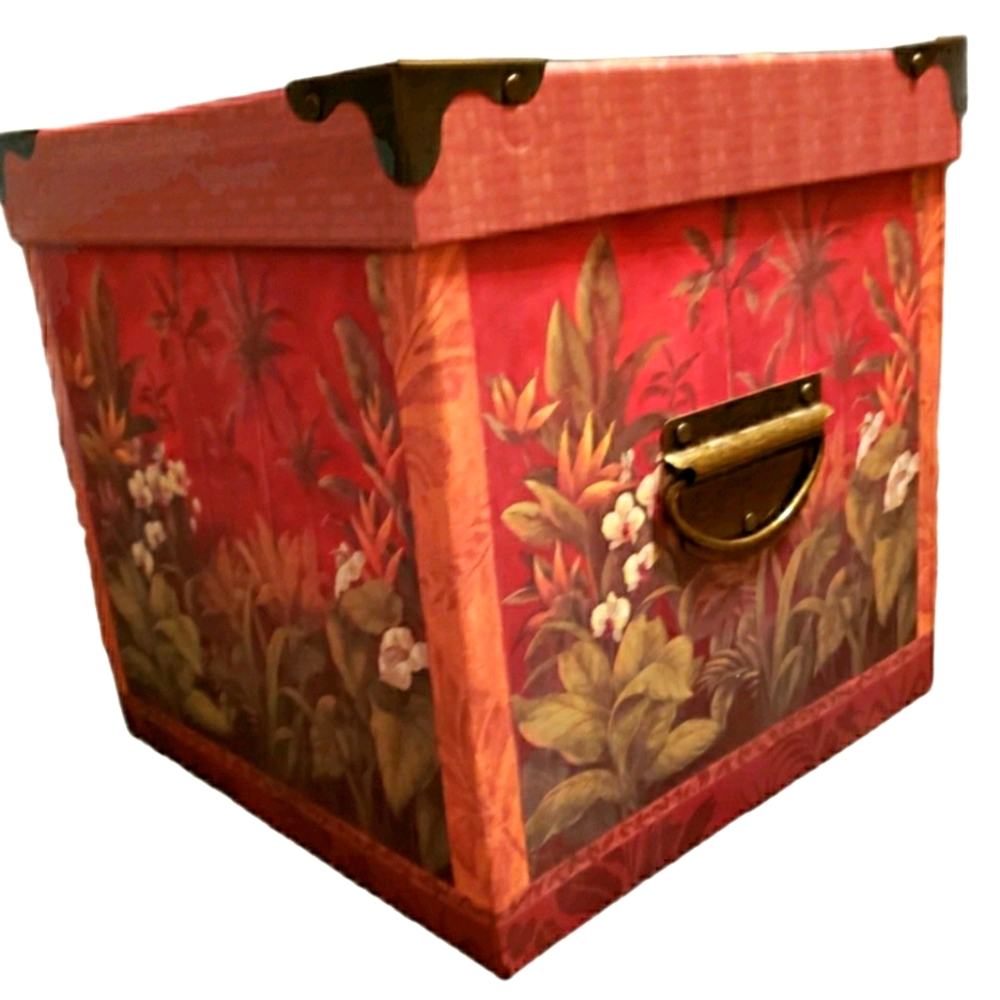 Floral printed hat box with metal handles.